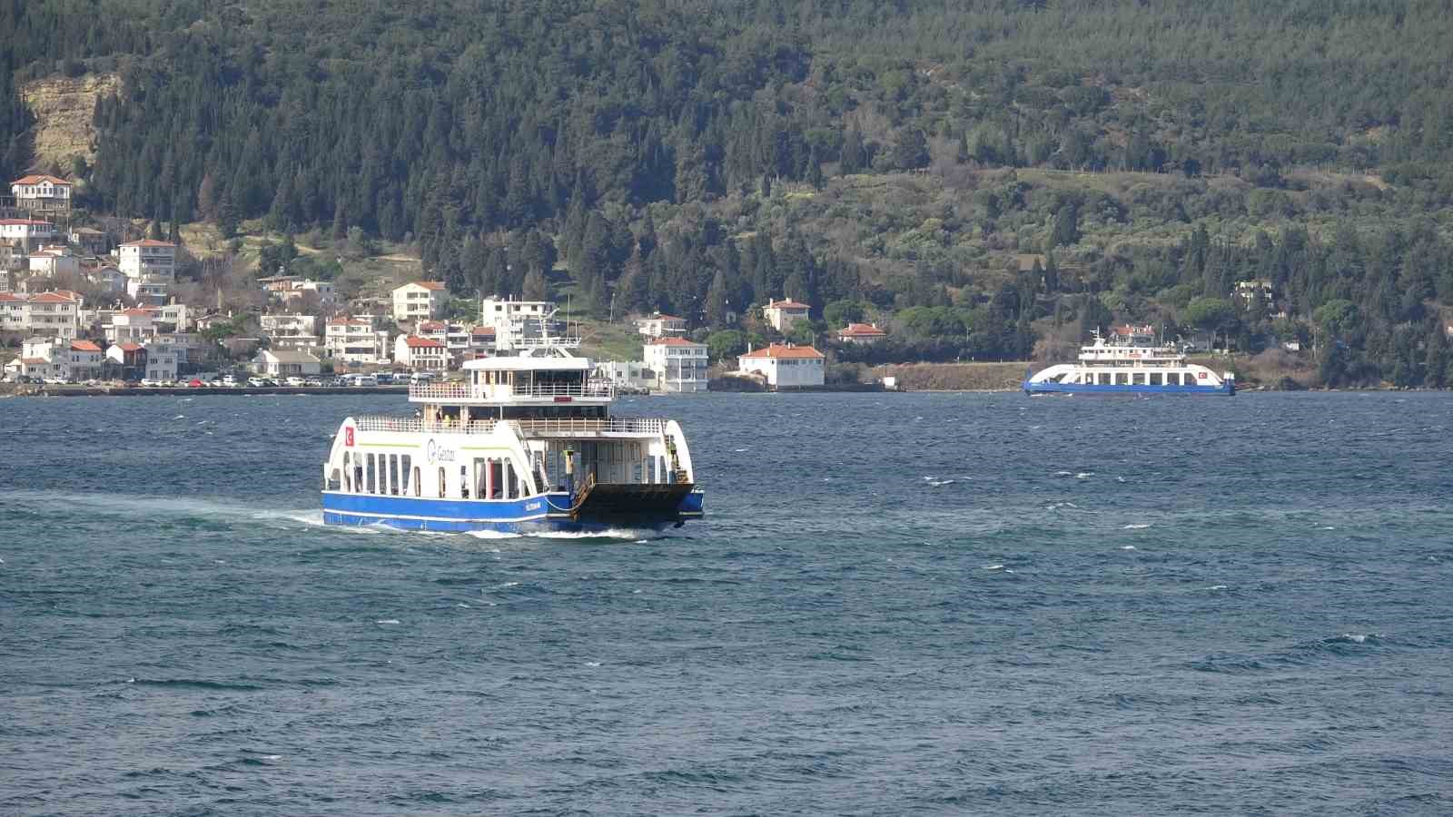 Bozcaada ve G&ouml;k&ccedil;eada&rsquo;ya t&uuml;m feribot seferleri iptal edildi
