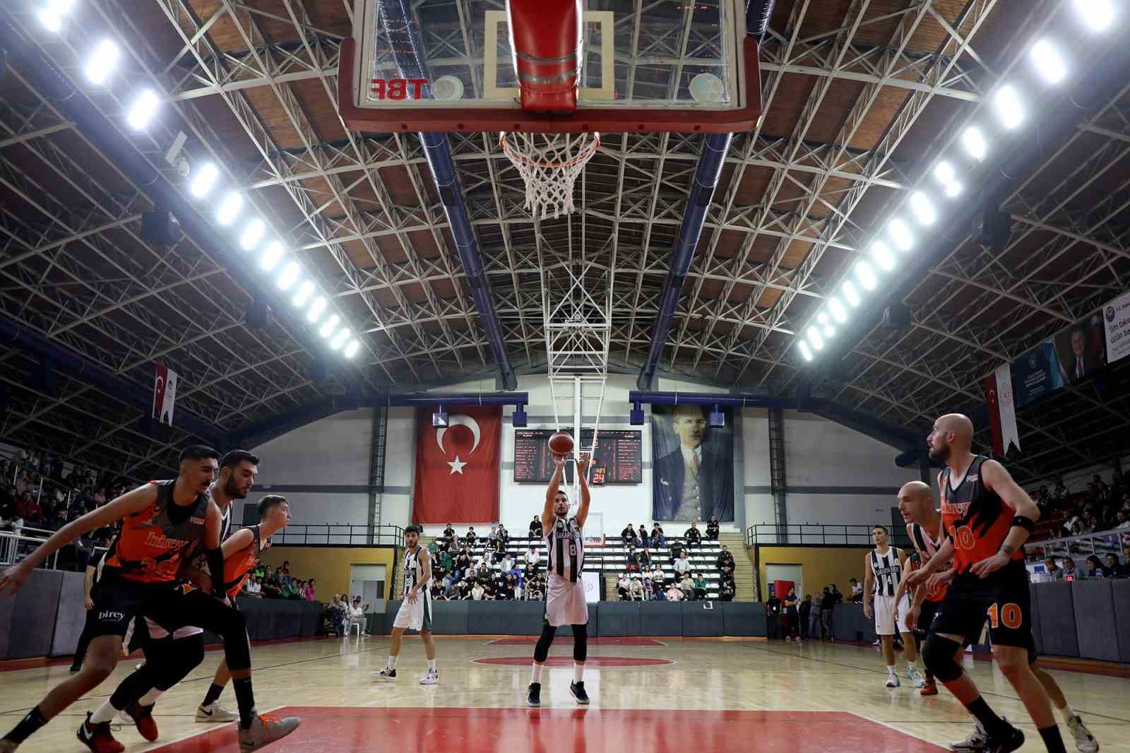 Büyükşehir Basketbol Takımı, İstanbul’dan zaferle döndü
