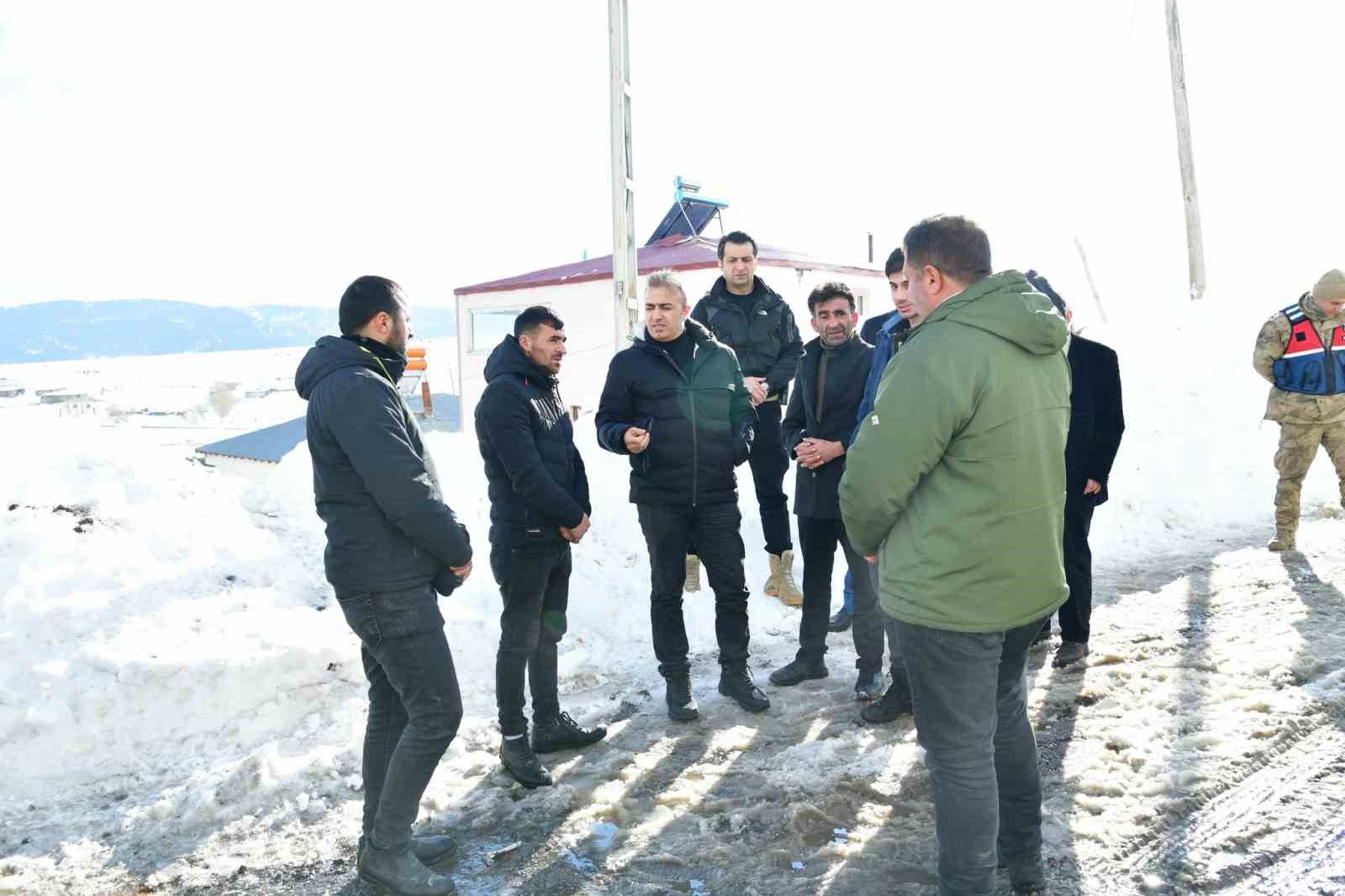 Yoğun kar yağışı son yılların en büyük tahribatına sebep oldu
