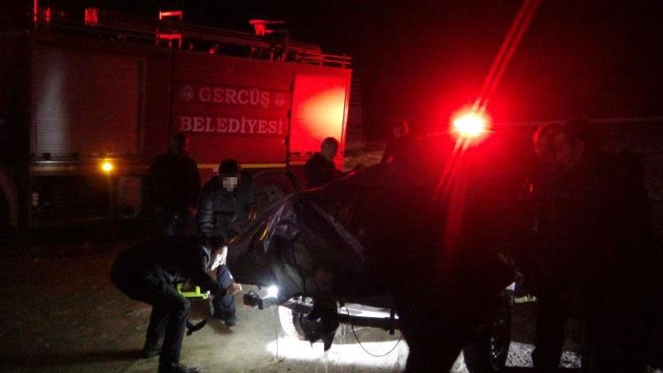 Göl ortasında özçekim yaparken tekneleri batan 4 genç ölümden döndü
