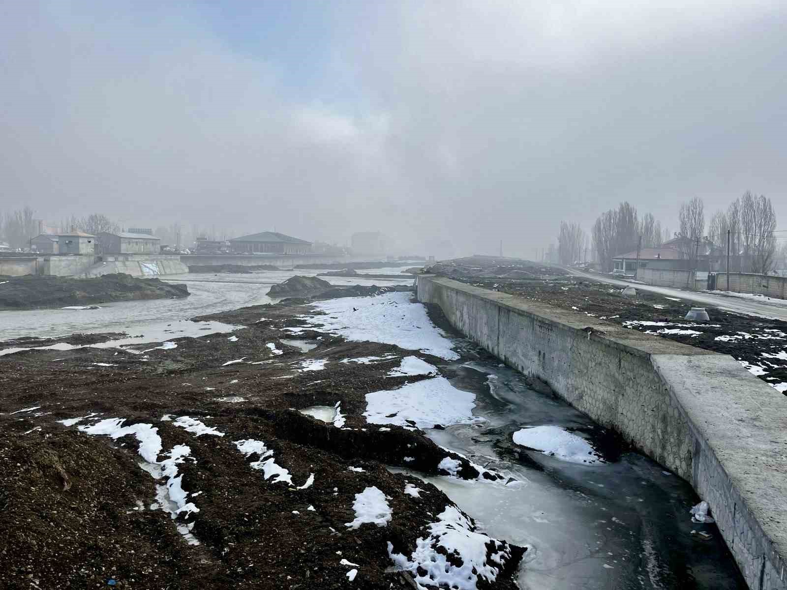 Ağrı’da sis ve don meydana geldi