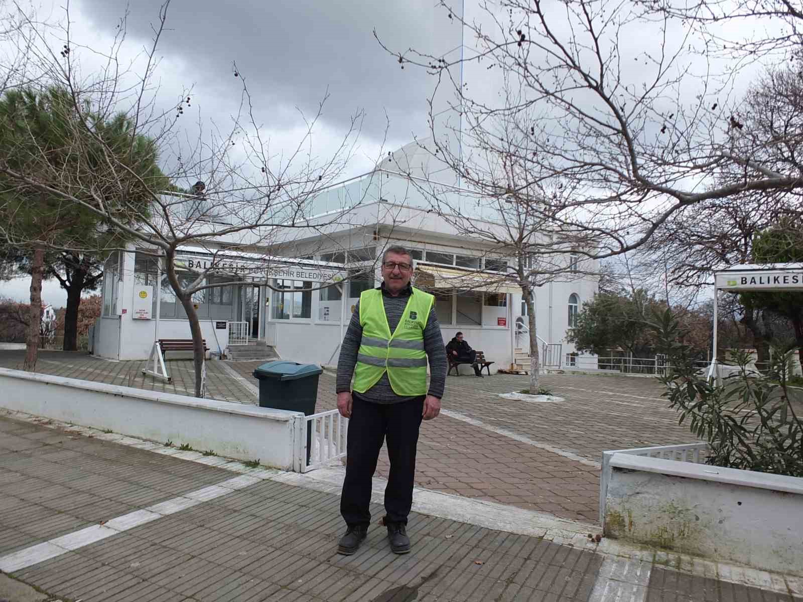 Burhaniye’de camilere Büyükşehir temizliği
