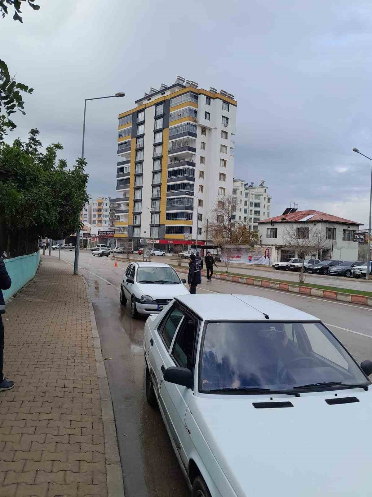Polis aranan şahısları denetimlerde yakaladı