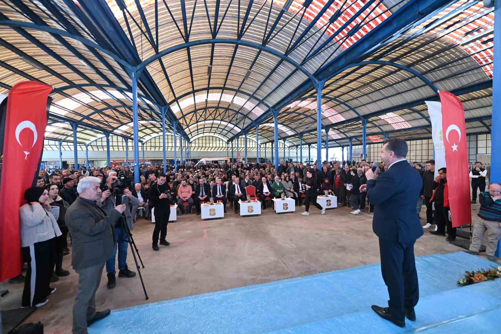 Balıkesir B&uuml;y&uuml;kşehir Belediyesi, Savaştepe&rsquo;de 550 k&uuml;&ccedil;&uuml;kbaş dağıttı
