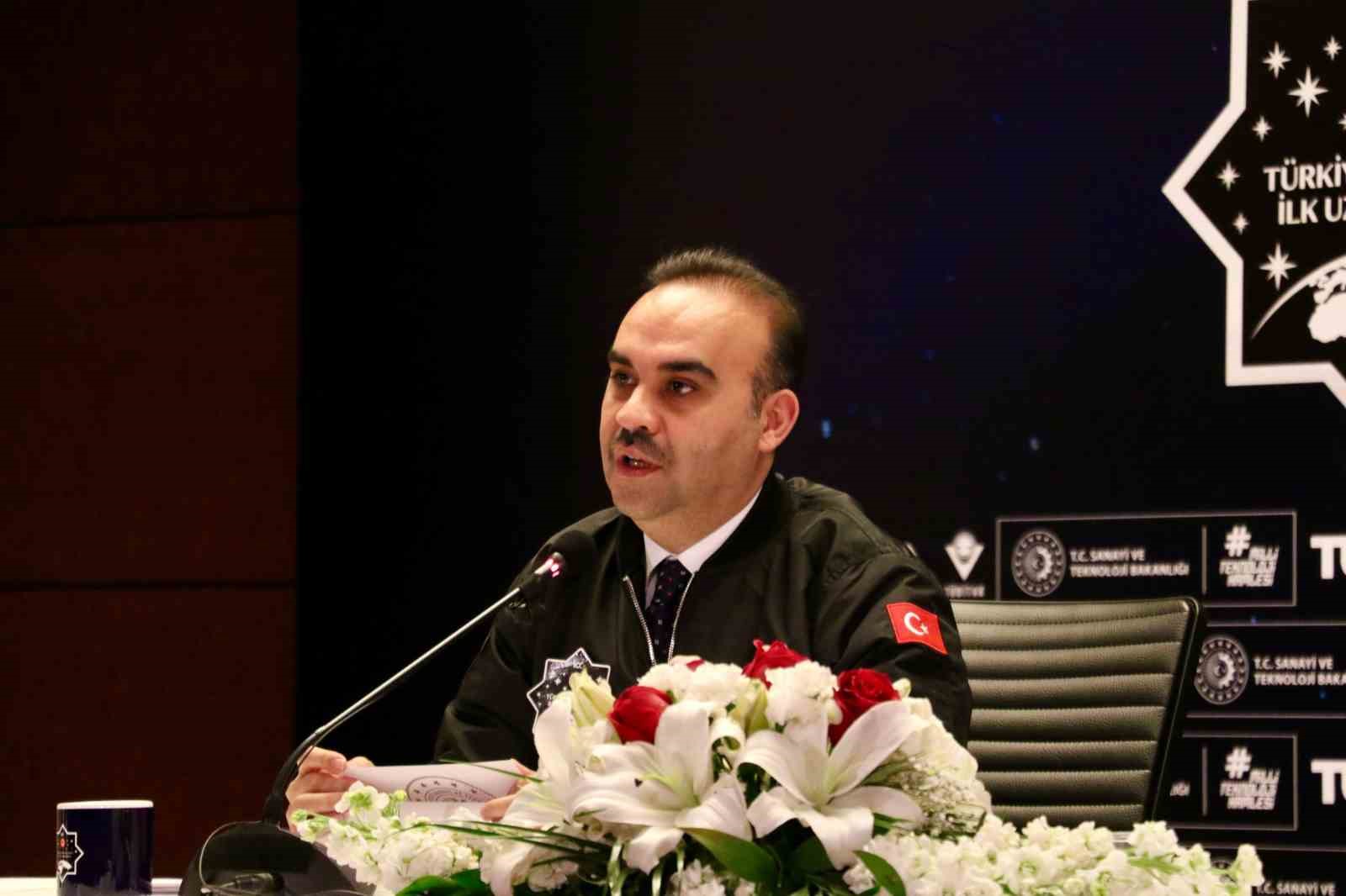 Sanayi ve Teknoloji Bakanı Kacır, &ldquo;Alper Gezeravcı&rsquo;nın ger&ccedil;ekleştirdiği Uzay Bilim Misyonu bir ilktir, ama son olmayacaktır&rdquo;
