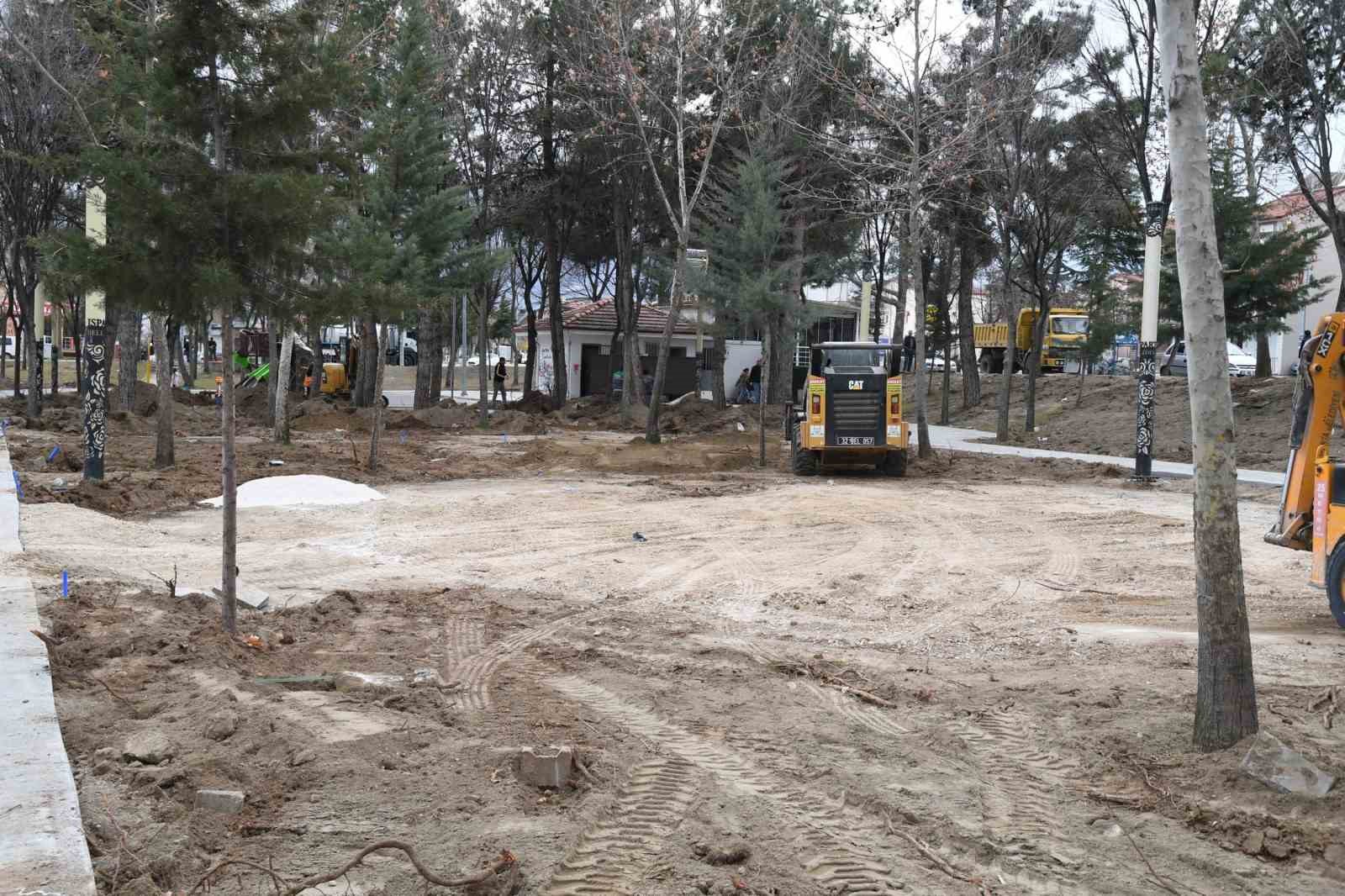Isparta Belediyesi  Fatih Parkını yeniliyor
