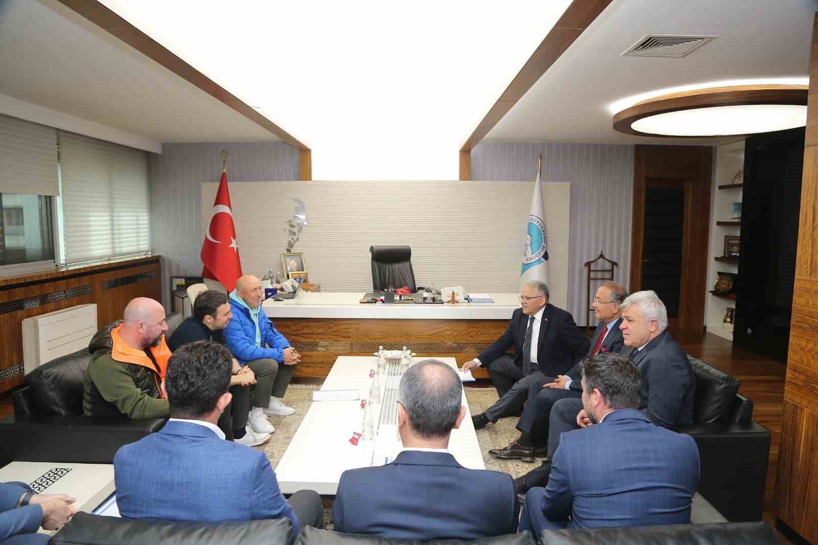 Başkan Büyükkılıç, Türkiye Tenis Federasyonu Başkanı Durmuş ile spor şehri Kayseri’ye yakışacak projeleri istişare etti
