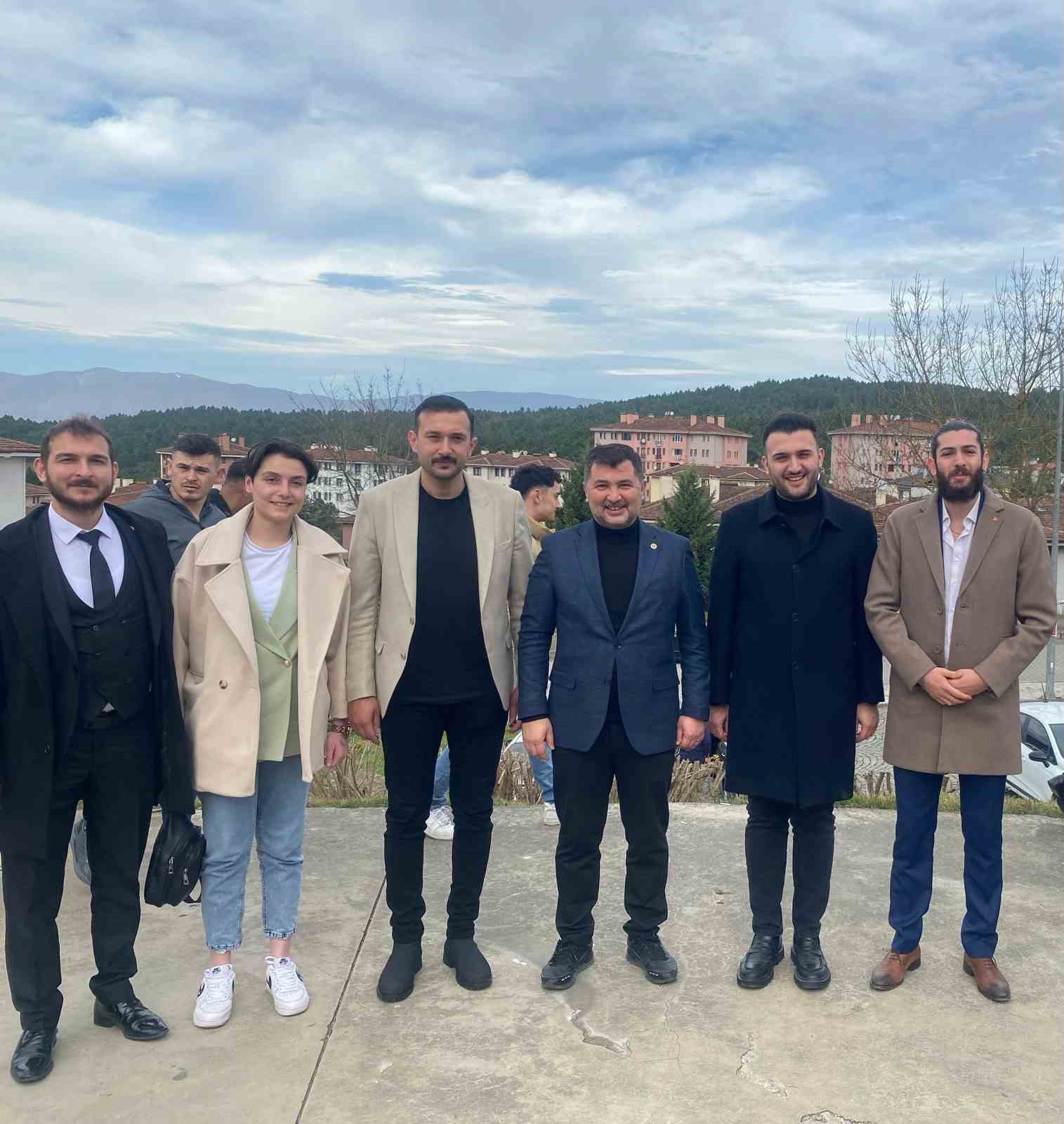 Öztürk, gençlerle bir araya geldi