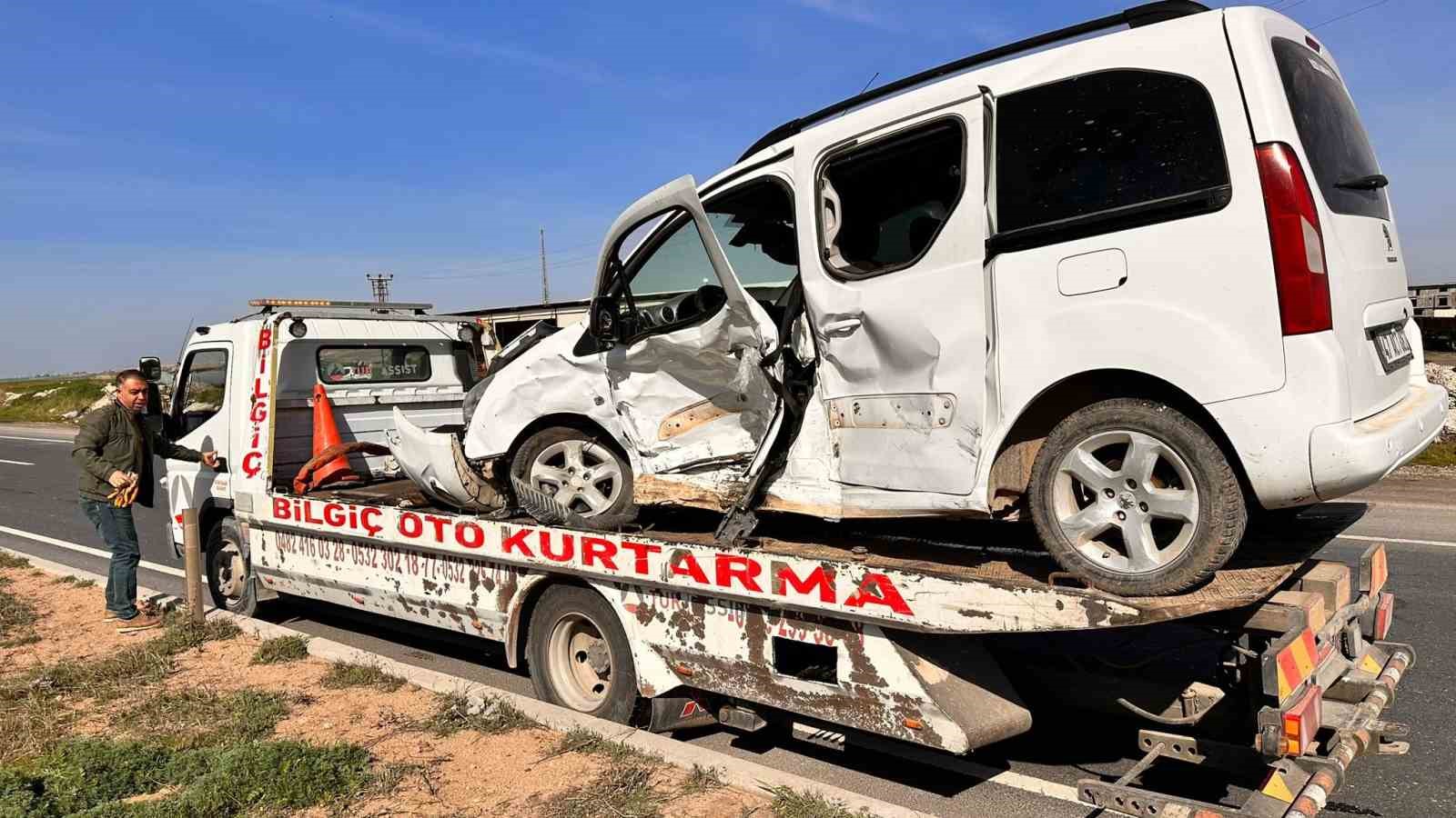 Mardin’de otomobil ile hafif ticari araç çarpıştı: 1 yaralı