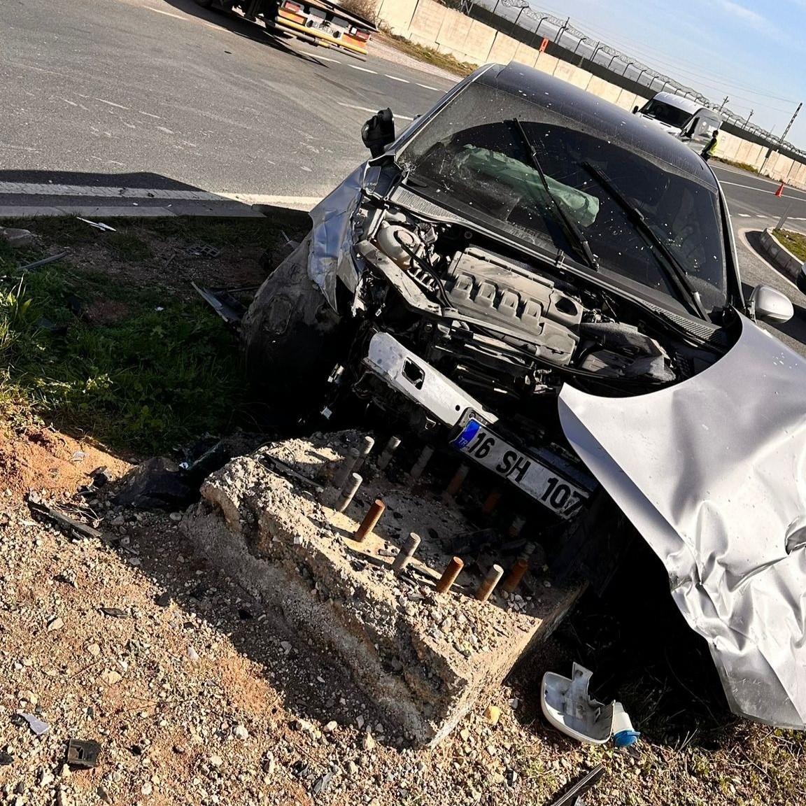 Mardin’de otomobil ile hafif ticari araç çarpıştı: 1 yaralı
