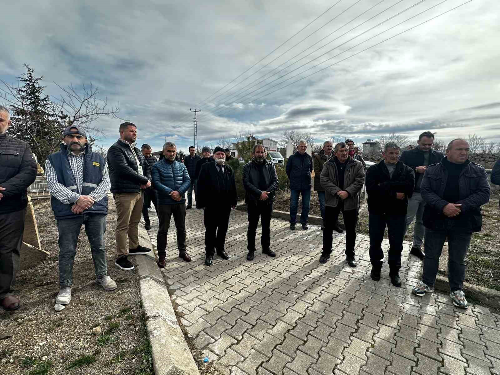 İş adamı Mehmet &Ouml;zet kabri başında anıldı
