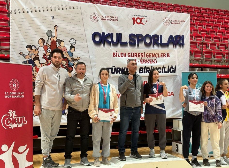 Bilek g&uuml;reşi şampiyonasında T&uuml;rkiye ikincisi oldu
