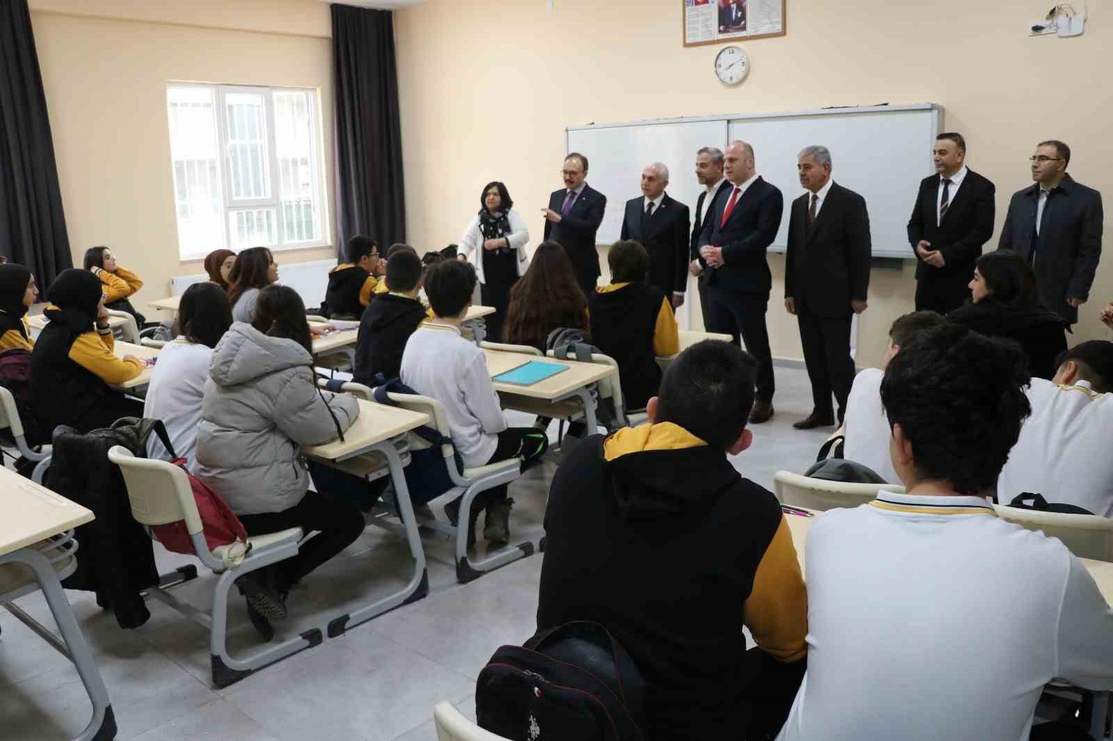 Siirt’te 89 milyon 750 bin liraya inşa edilen okulda ilk ders