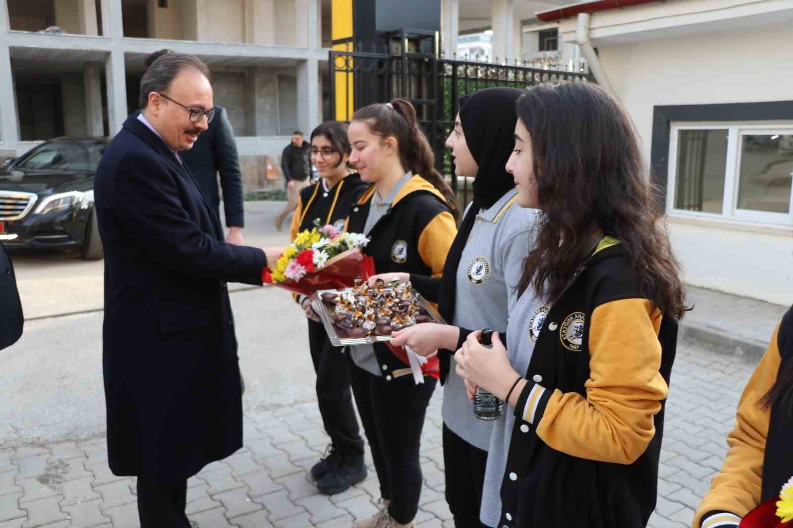 Siirt&rsquo;te 89 milyon 750 bin liraya inşa edilen okulda ilk ders
