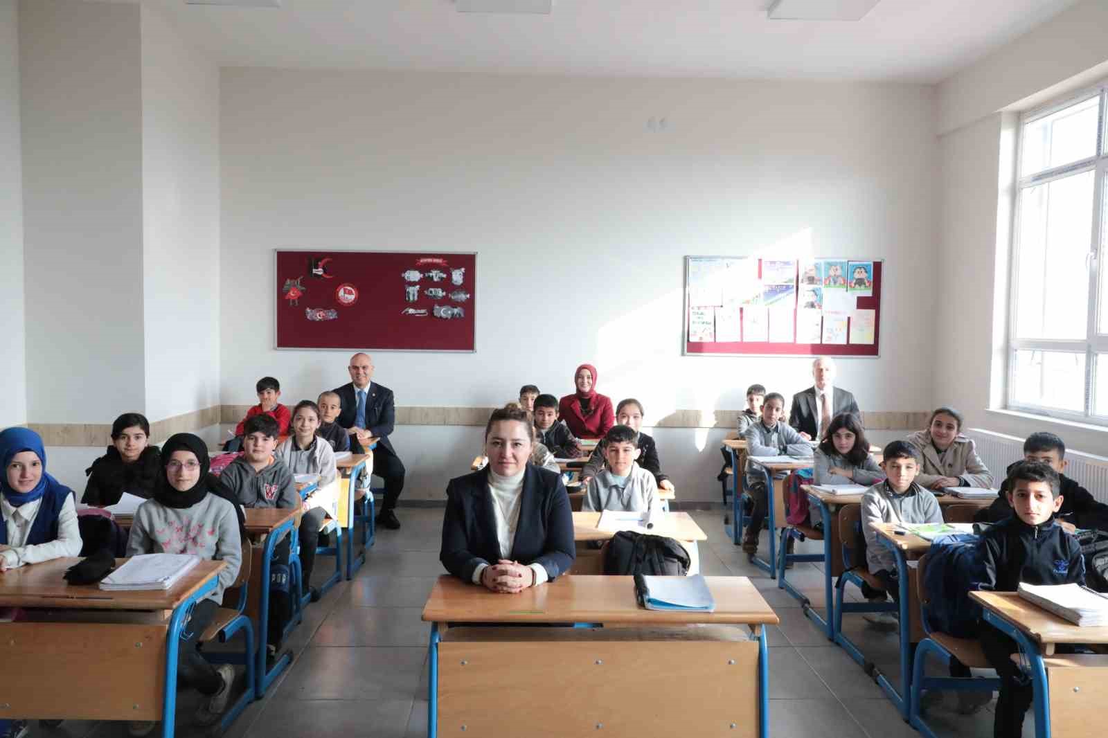 Ağrı&rsquo;da 10 dijital k&uuml;t&uuml;phane hizmete girdi
