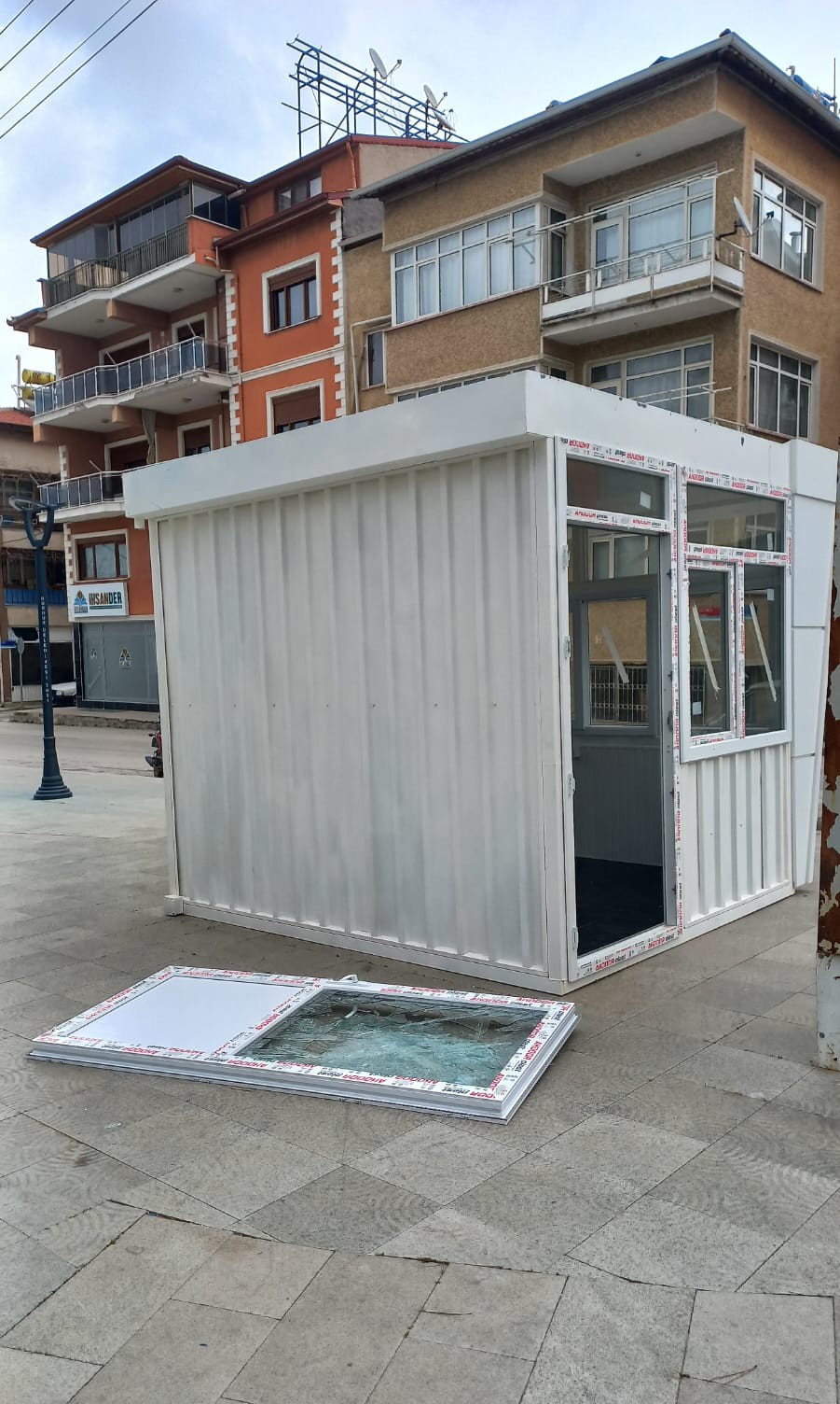 Burdur&rsquo;da Halk Et Satış Noktası&rsquo;na faaliyete girmeden zarar verdiler

