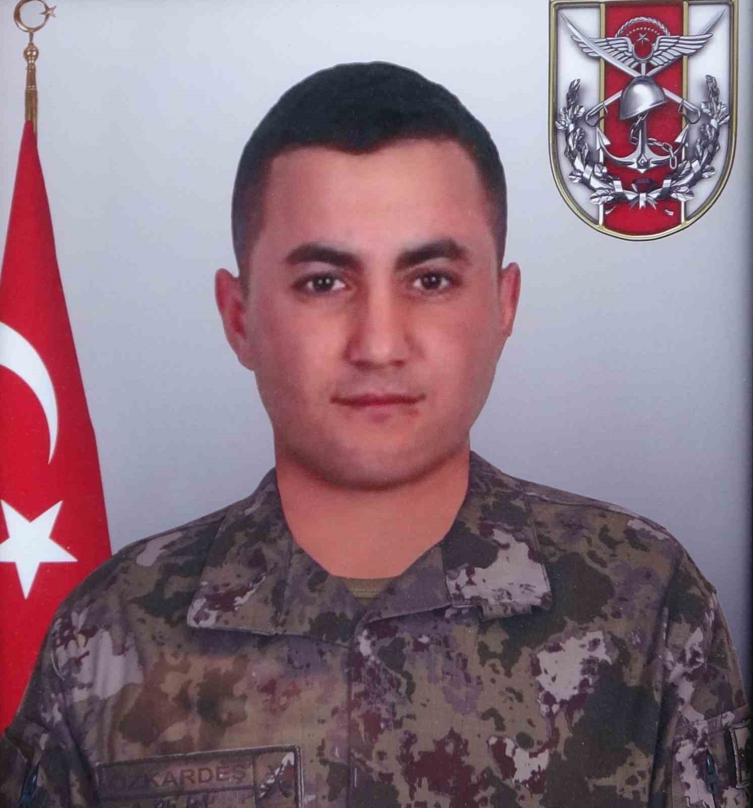 Ara&ccedil; kazasında şehit olan asker K&uuml;tahya&rsquo;da toprağa verildi
