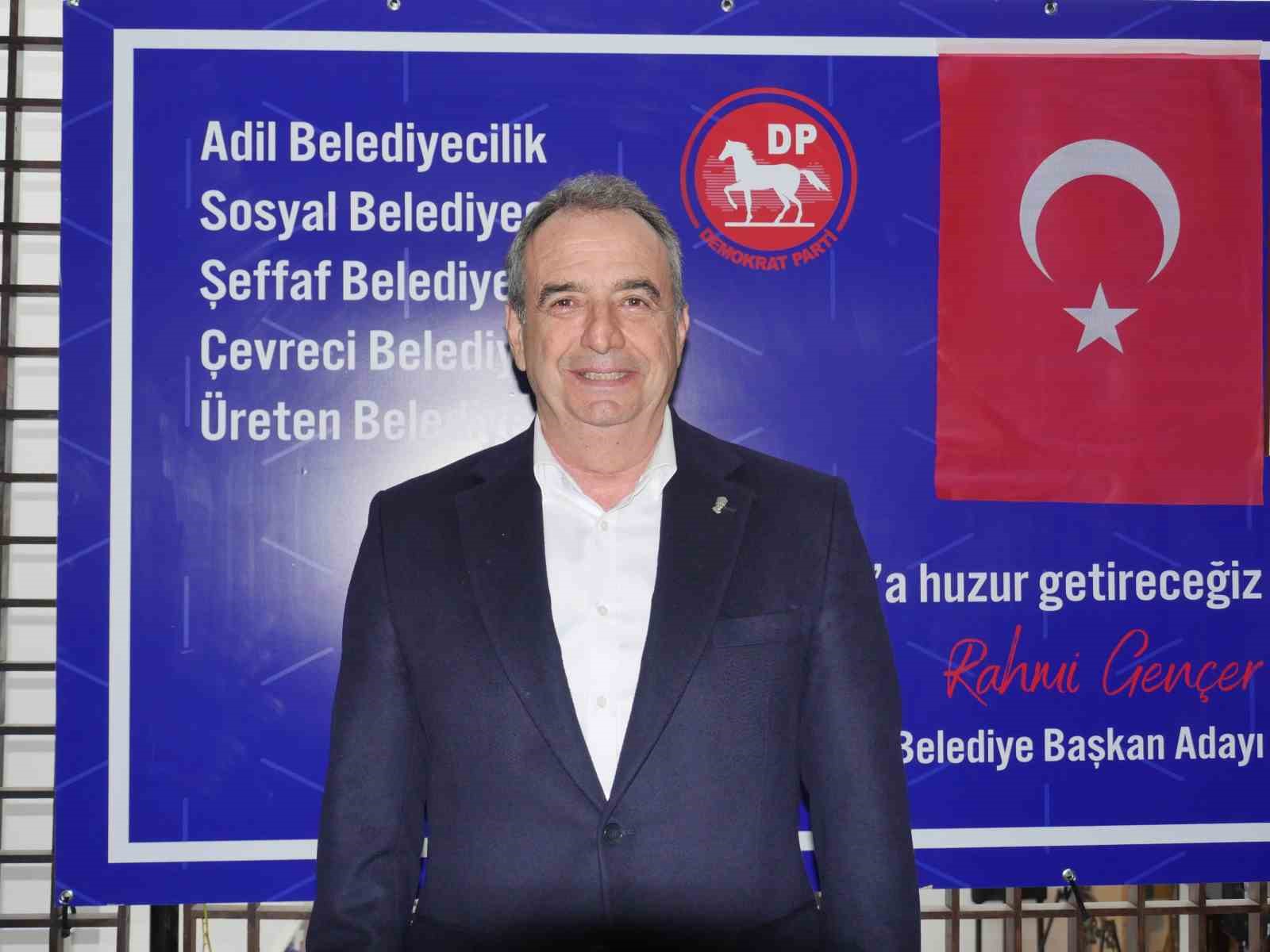Ayvalık’ta CHP’den aday gösterilmeyen eski başkan Gençer, DP’den aday oldu