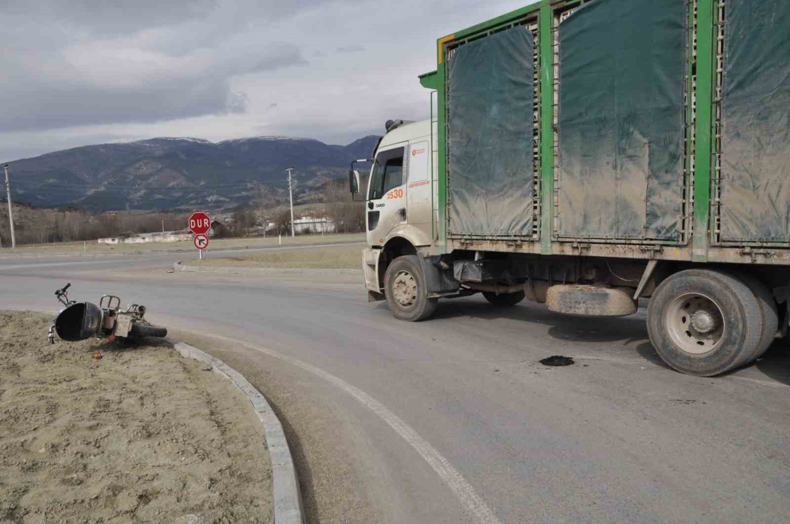 Yeni yapılan kavşakta ilk kaza: 1 yaralı
