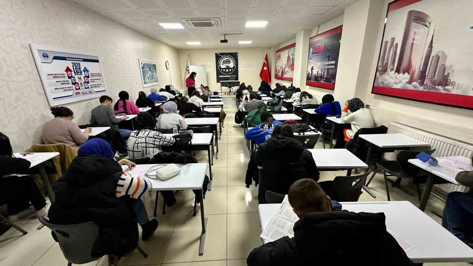 Aksaray Belediyesinden &ouml;ğrencilere &uuml;cretsiz TYT-AYT sınavına hazırlık desteği
