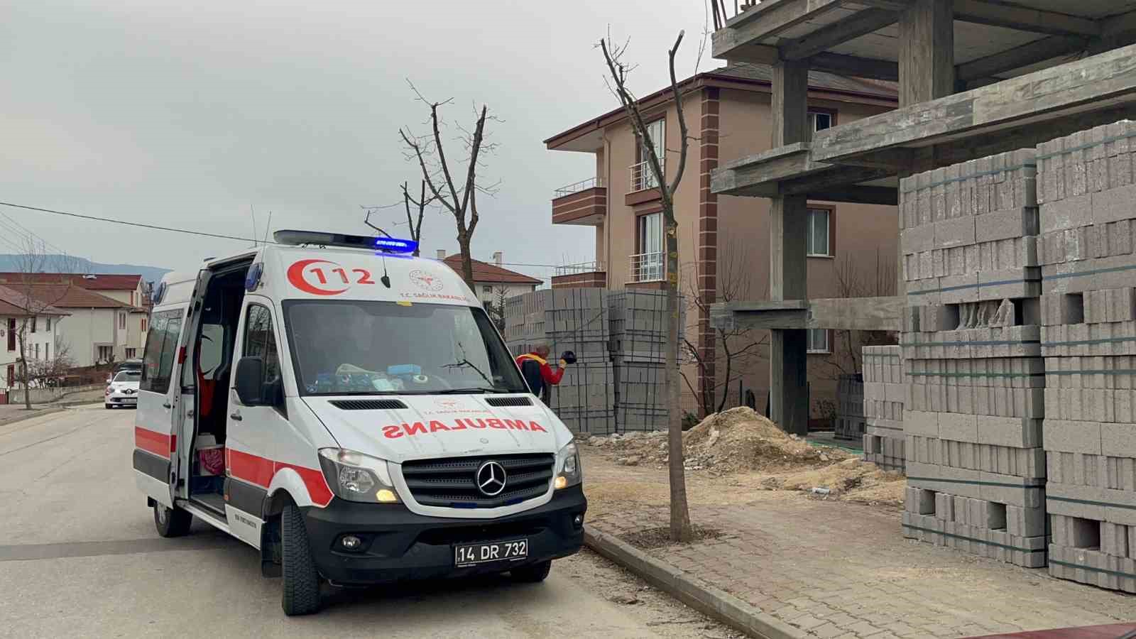 62 yaşındaki inşaat işçisi merdivenlerden düşerek yaralandı
