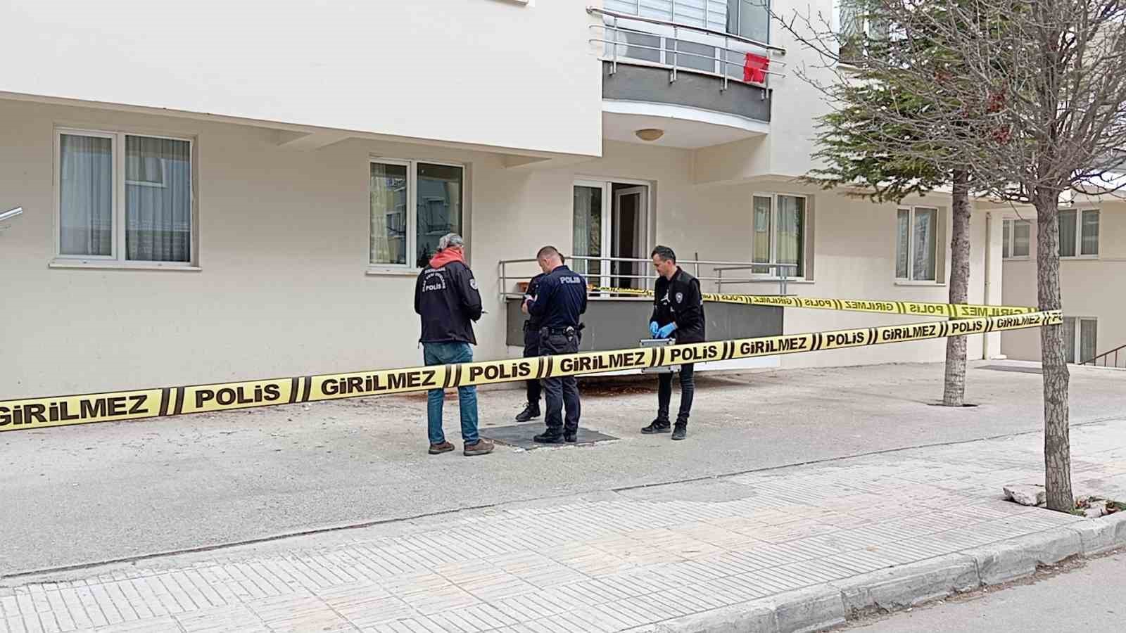 5. kattan d&uuml;şen gen&ccedil; kız ağır yaralandı
