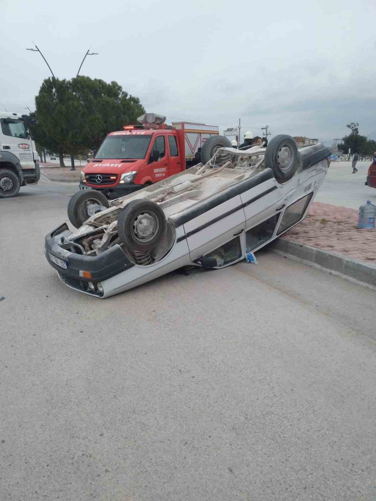 Burdur’da kamyon ile çarpışan otomobil takla attı: 1 yaralı