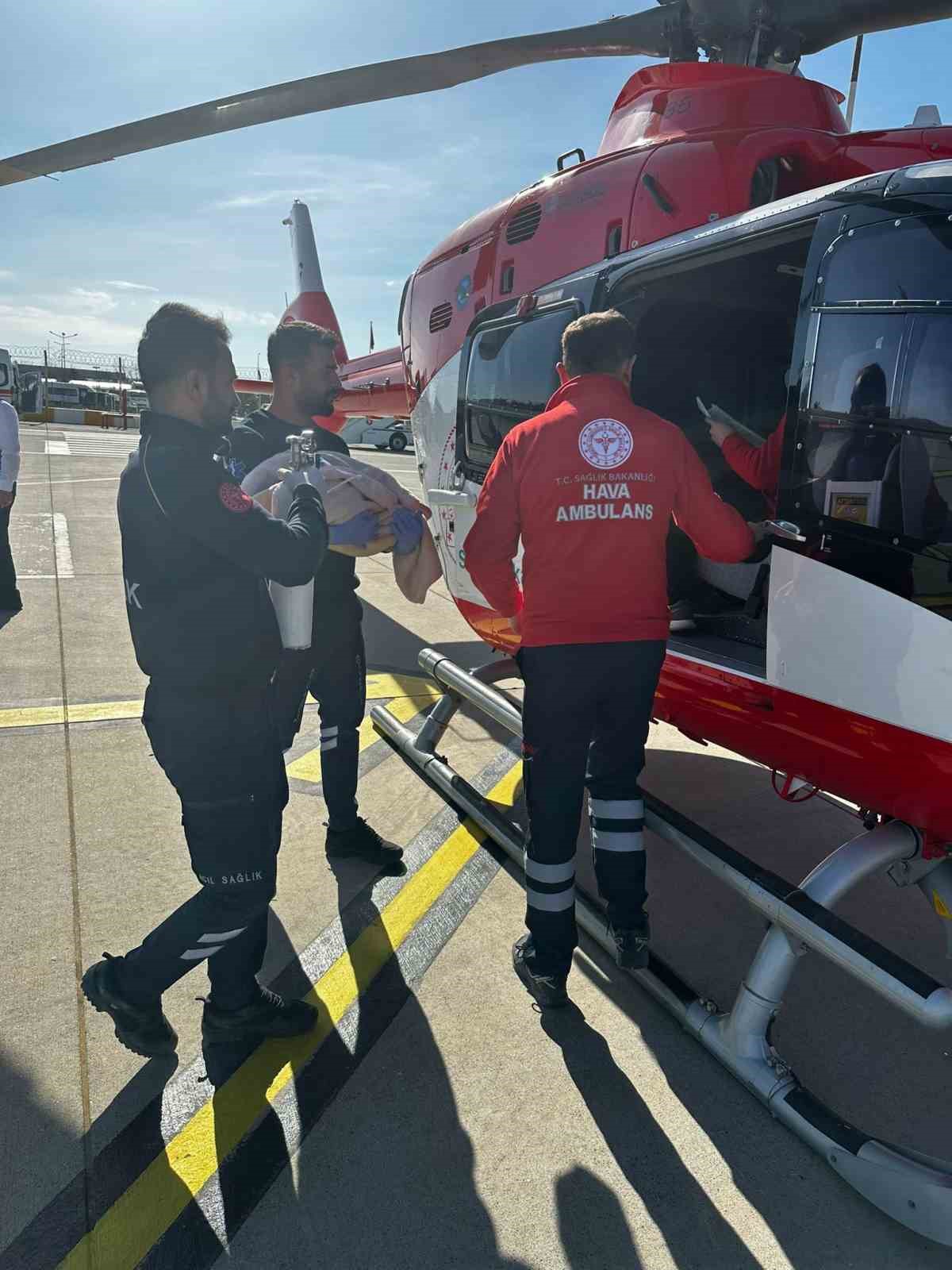 Ambulans helikopter 2,5 aylık Adem i&ccedil;in havalandı
