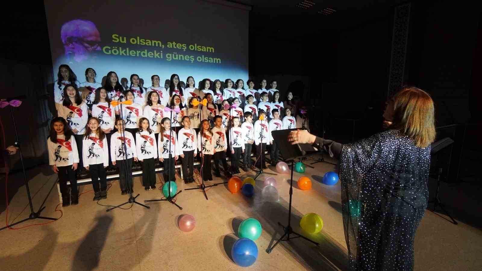 &Ccedil;ocuk korosu mest etti
