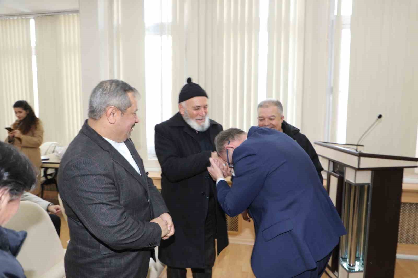 Kars Valisi Ziya Polat’a şehit ailelerini ağırladı
