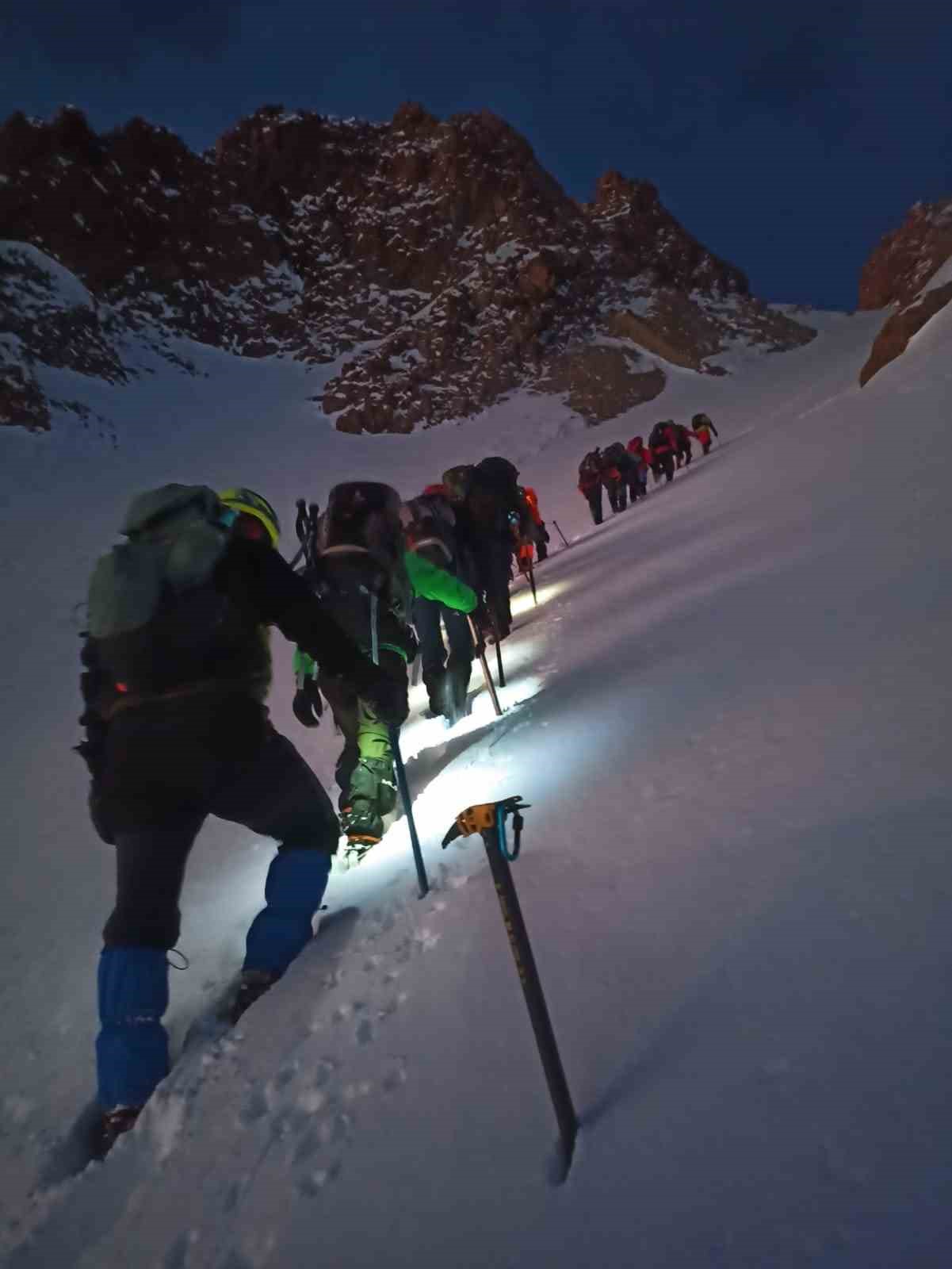 Aydınlı dağcılar, Anadolu’nun Olimpos’una tırmandı
