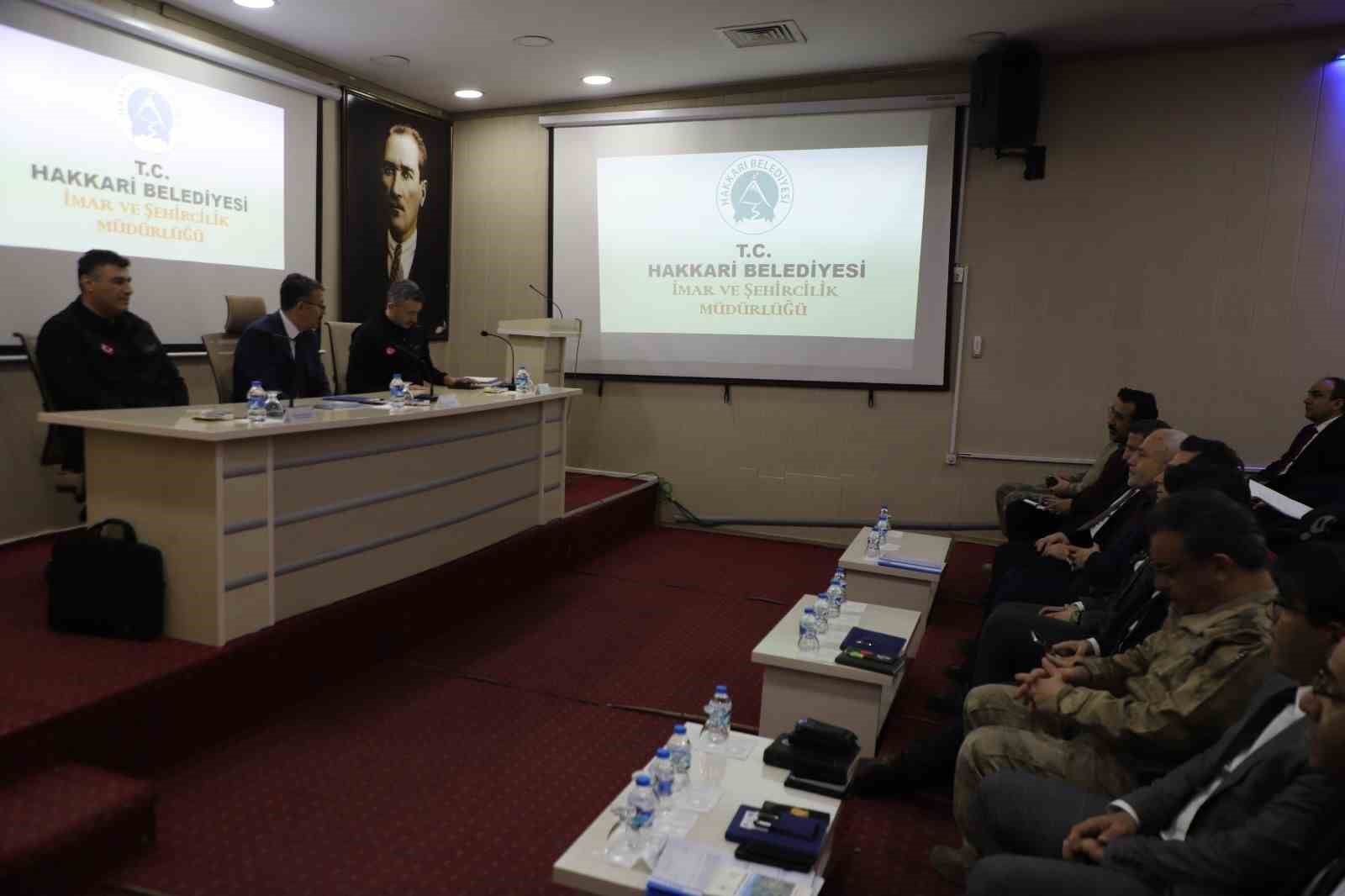 Vali Ali &Ccedil;elik: "Depremlere karşı hazırlıklı olmayız"
