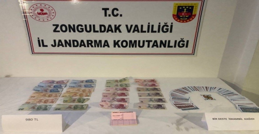 Kıraathanede kumar ve alkol operasyonu