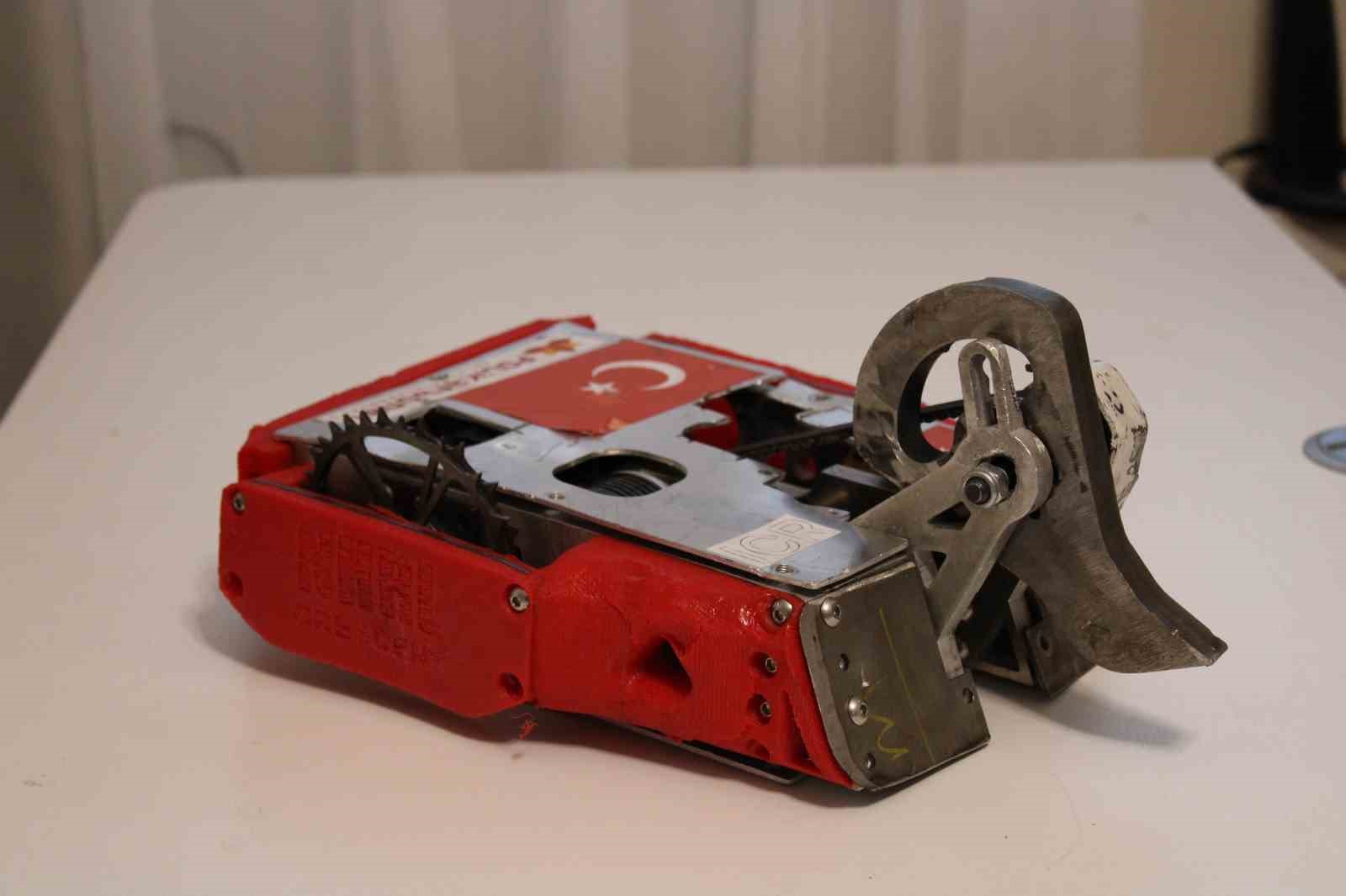 Liseli gen&ccedil;ler &ldquo;Hilal&rdquo; ile robot savaşlarına katıldı
