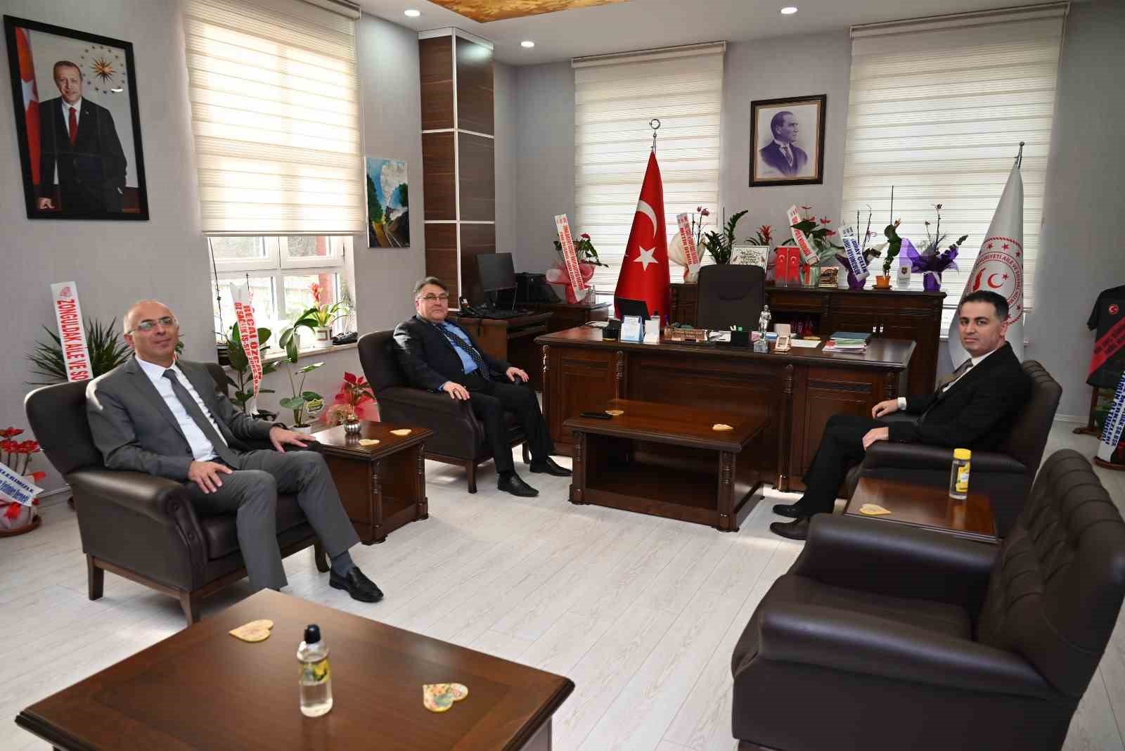 Rekt&ouml;r &Ouml;z&ouml;l&ccedil;er&rsquo;den K&ouml;se ve &Ouml;zt&uuml;rk&rsquo;e hayırlı olsun ziyareti
