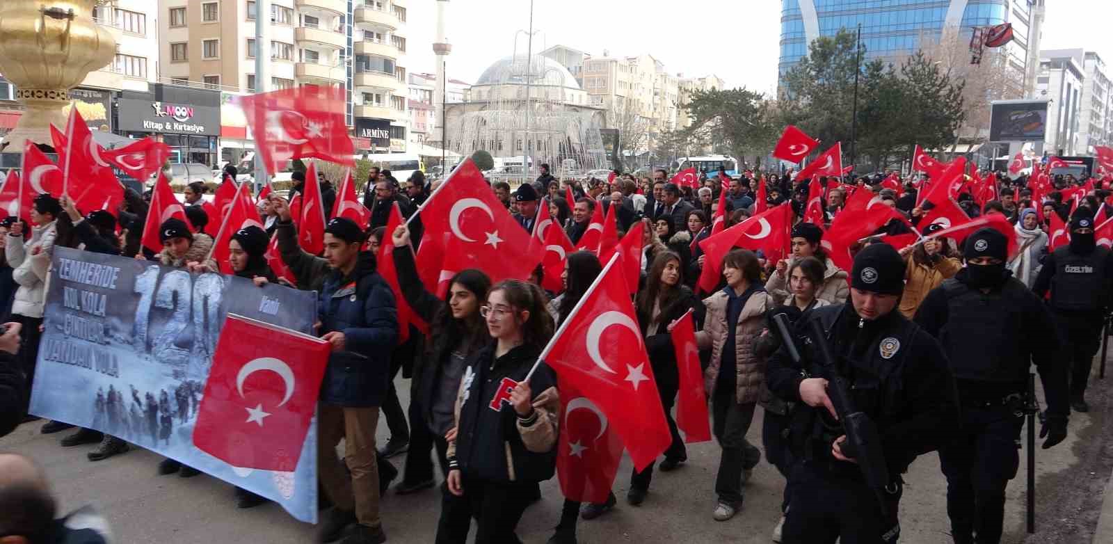Van’da "120 kahraman çocuk" anısına yürüyüş düzenlendi