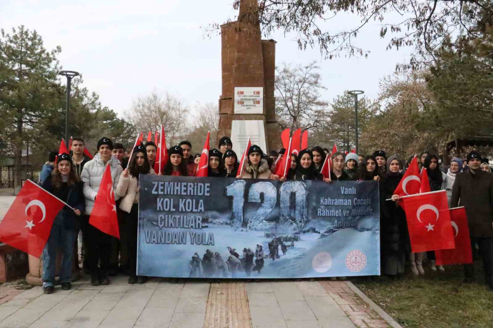 Van&rsquo;da "120 kahraman &ccedil;ocuk" anısına y&uuml;r&uuml;y&uuml;ş d&uuml;zenlendi
