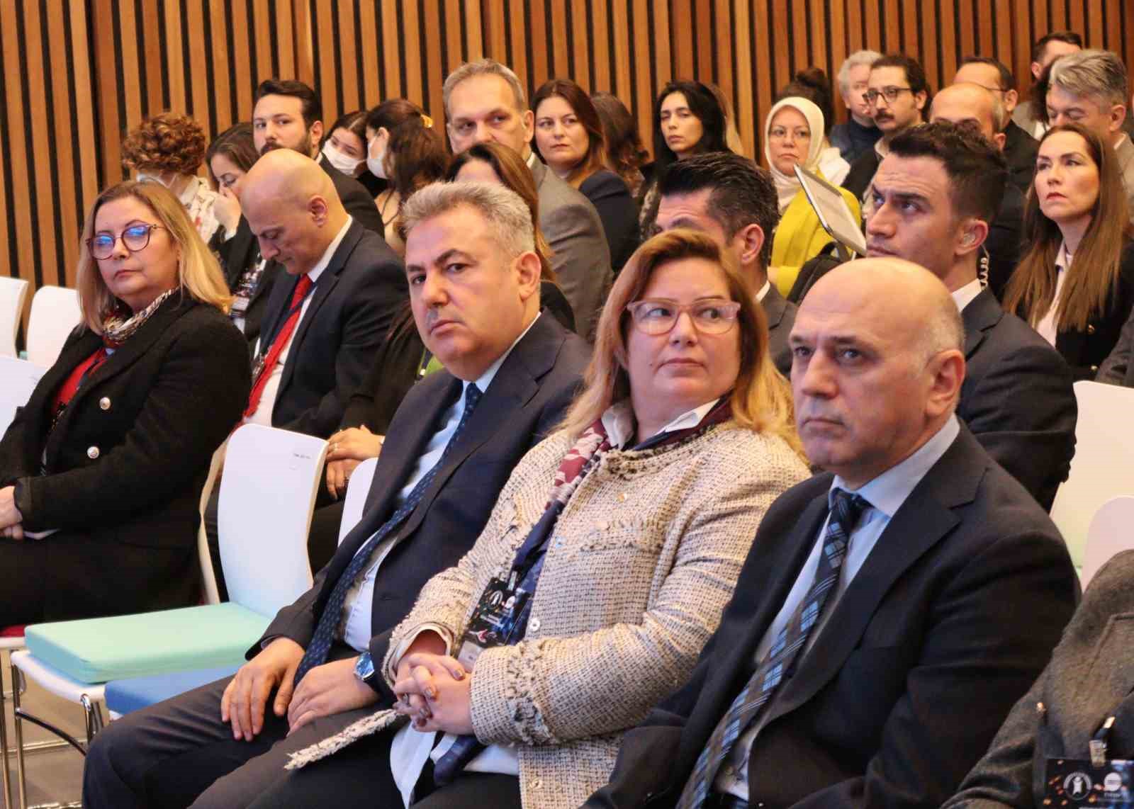 İzmir’de Dijital Dönüşüm Zirvesi gerçekleşti
