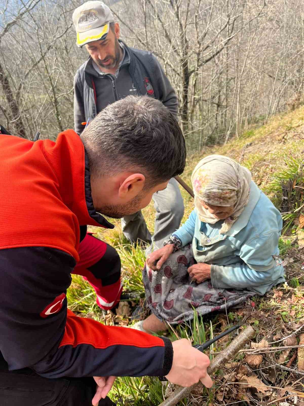 Ordu&rsquo;da 4 g&uuml;nd&uuml;r kayıp olan Alzheimer hastası yaşlı kadın sağ olarak bulundu
