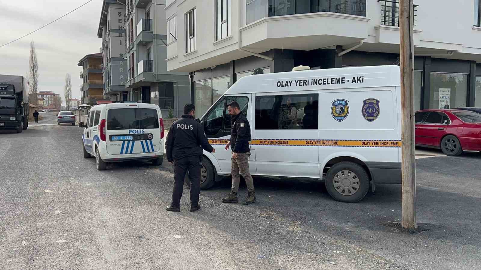 Aksaray’da 3. kattan düşen cam balkon ustası yaşam mücadelesini kaybetti