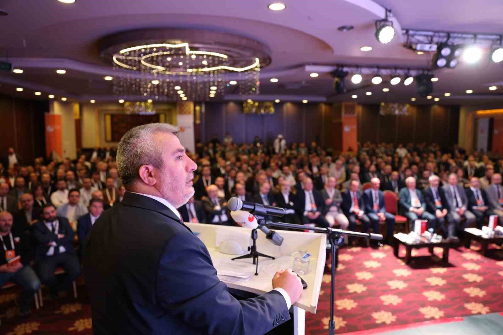 &Ouml;SYM Başkanı Prof. Dr. Ersoy: "Yapay zeka ile soru &uuml;reteceğiz, değerlendirmeler yapacağız ve bu alanda &ccedil;ok &ouml;nemli bir başlangı&ccedil; olacak"
