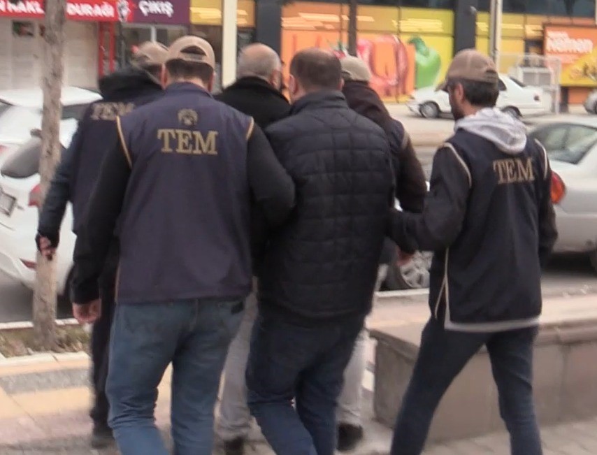 Ter&ouml;r operasyonunda Amerikan, Jamaika doları ele ge&ccedil;irildi: 3 g&ouml;zaltı 