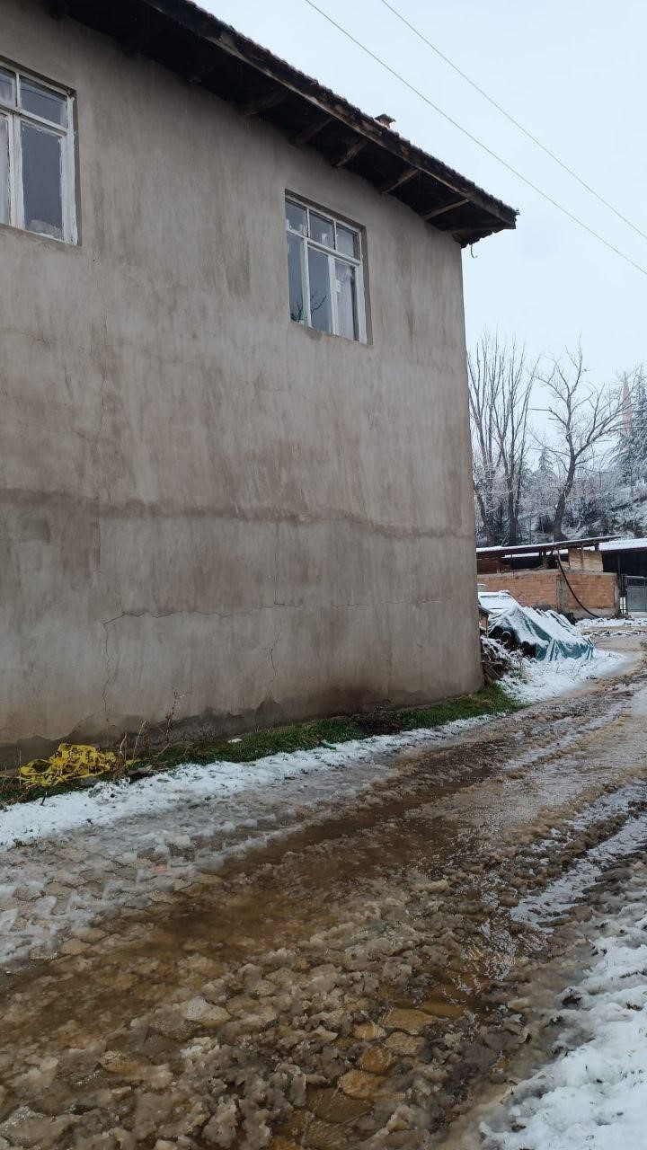 Isparta&rsquo;da pencereden d&uuml;şen yaşlı adam hayatını kaybetti
