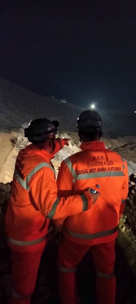 Maden sahasında arama kurtarma &ccedil;alışmaları aralıksız s&uuml;r&uuml;yor
