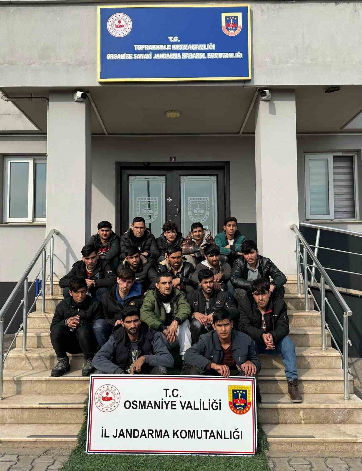 Osmaniye’de jandarmanın operasyonunda 24 düzensiz göçmen yakalandı
