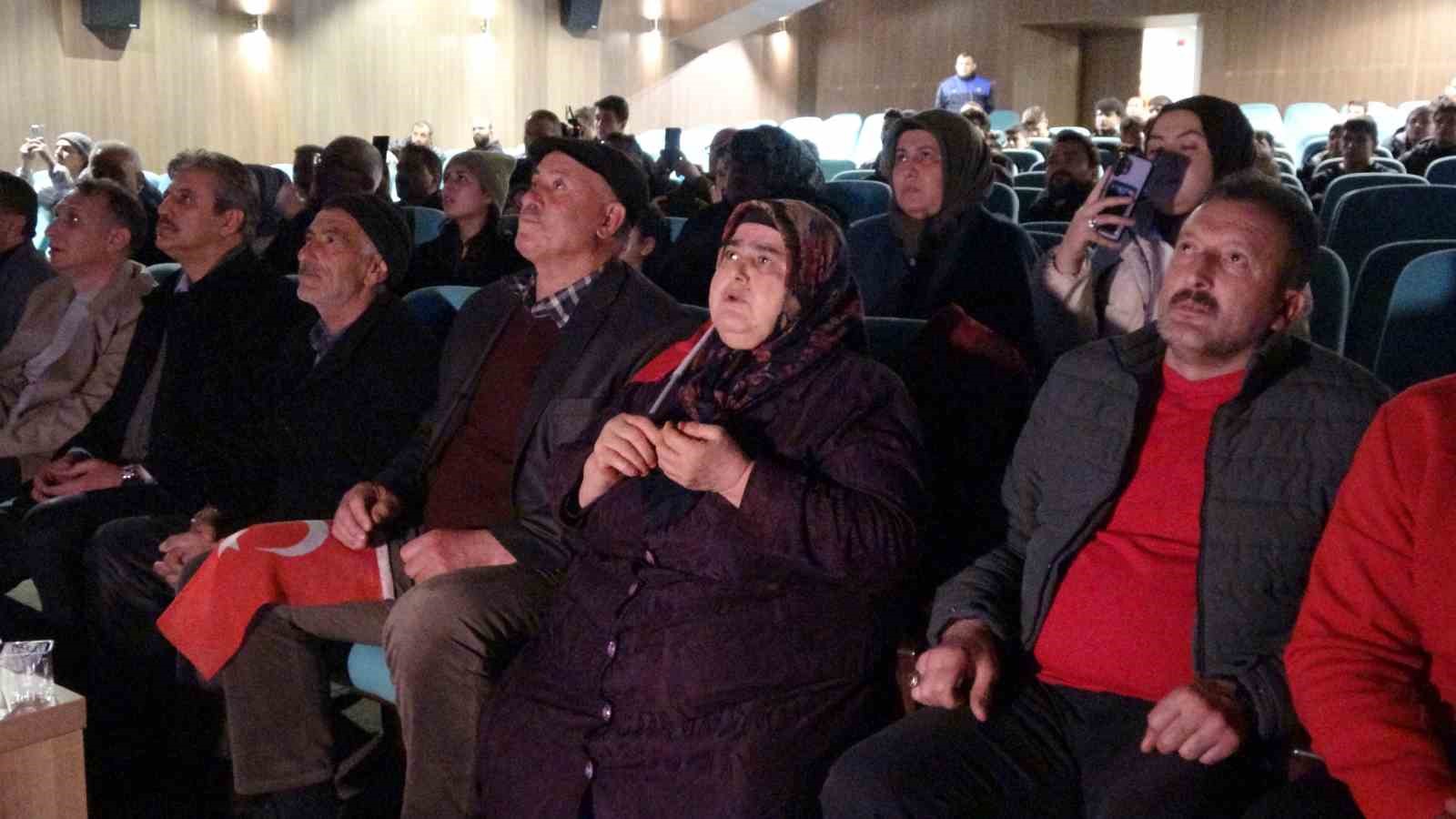 Milli g&uuml;reş&ccedil;i Rıza Kayalp&rsquo;in ailesi ve hemşehrileri b&uuml;y&uuml;k &uuml;z&uuml;nt&uuml; yaşadı 
