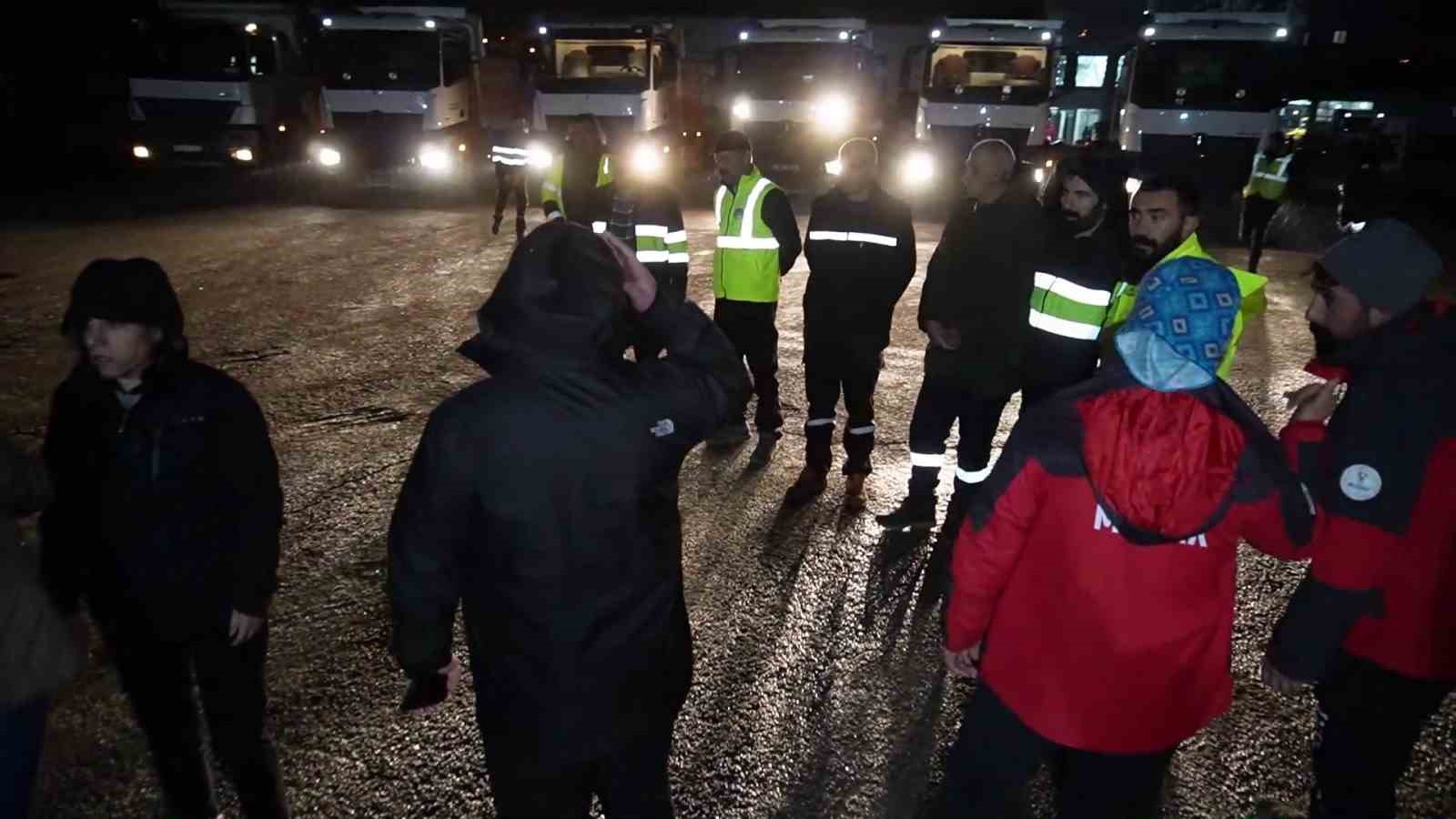 Tunceli’den Erzincan’a çok sayıda ekip ve iş makinesi gönderildi