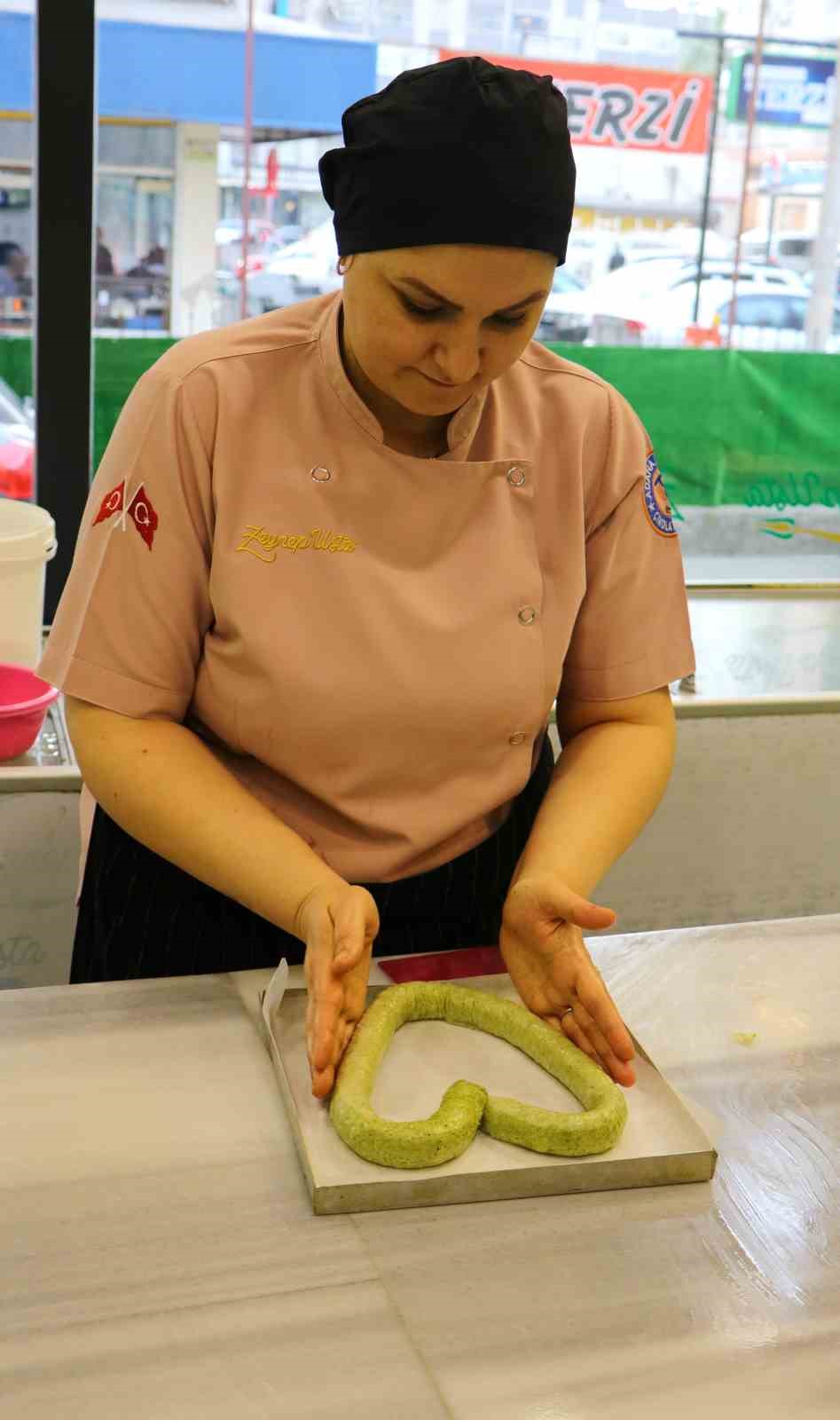 Sevgililer Günü’ne özel kalp şeklinde katmer