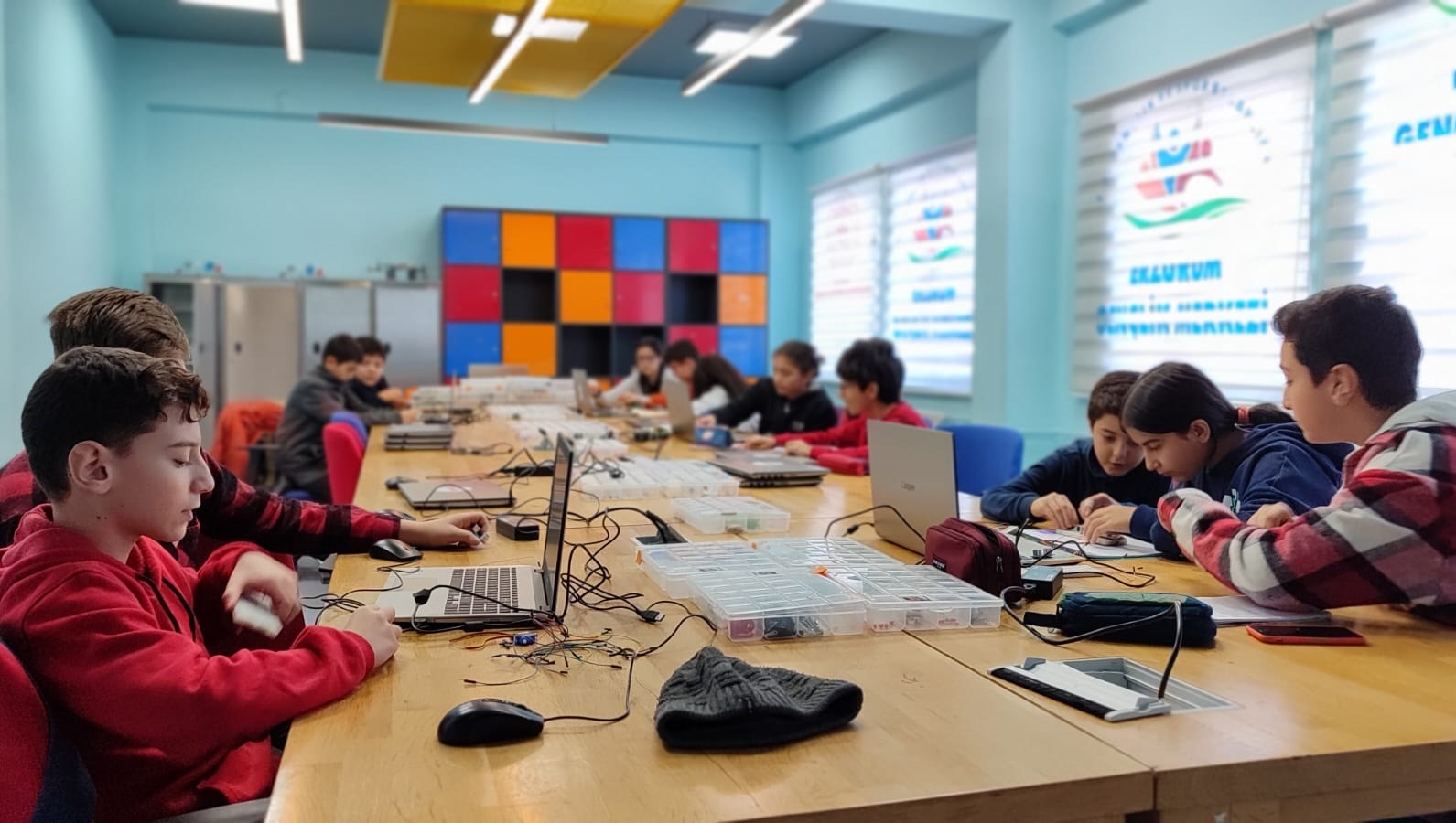 Deneyap Teknoloji At&ouml;lyeleri gen&ccedil;leri bekliyor
