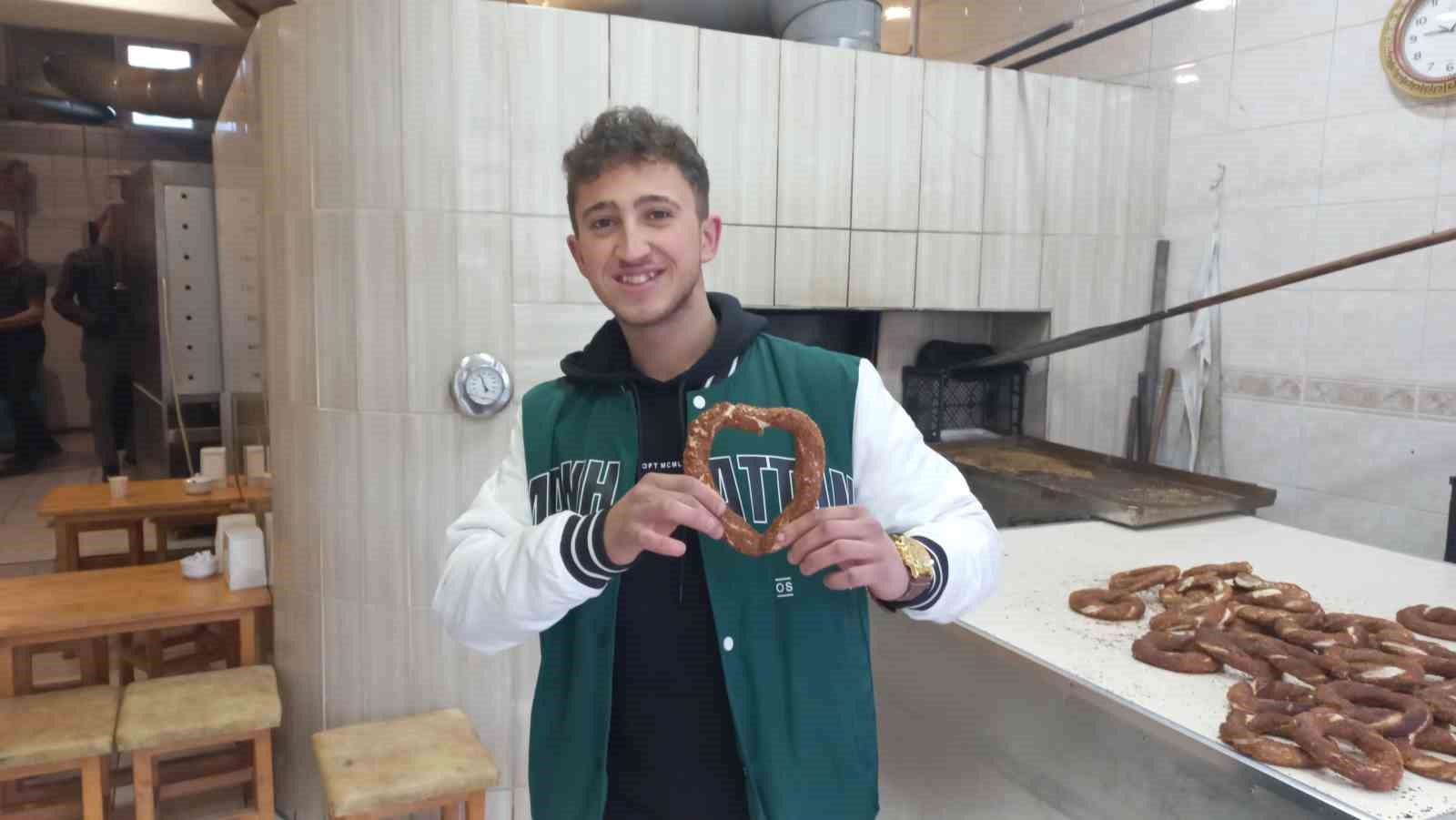 14 Şubat Sevgililer Günü’ne özel kalpli simitler